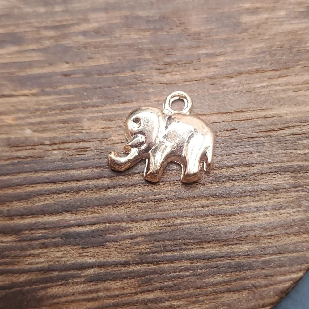 Vermiel elephant charm P133‎